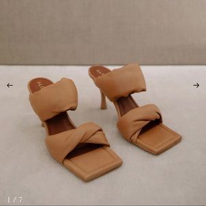 Alohas Twist Strap Camel Heels size 39